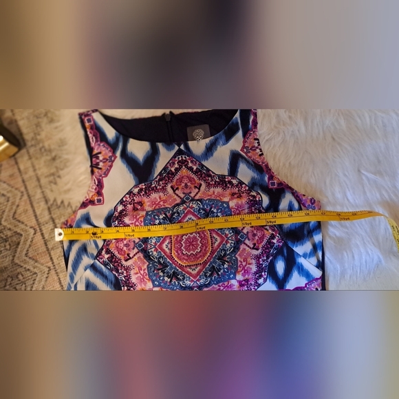 Vince Camuto Sleeveless Dress. Multi Color. Lightweight and Sleeveless. Size 4. - Picture 6 of 9